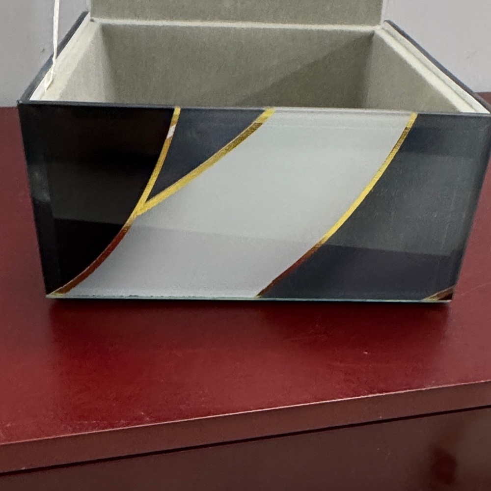 Elegant Black and Gold Decorative Box 5x 5 - Picture 3 of 9